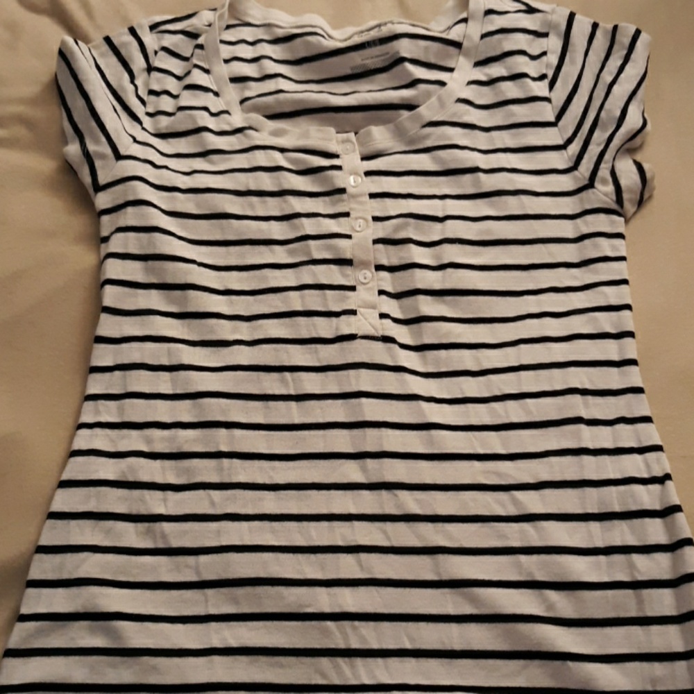 Old navy tee